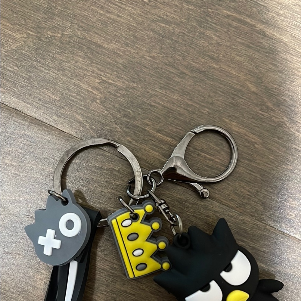 New Black and Yellow Penguin Keychain - Picture 5 of 6
